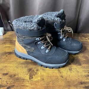 Youth Thermolite ecomode boots size 5